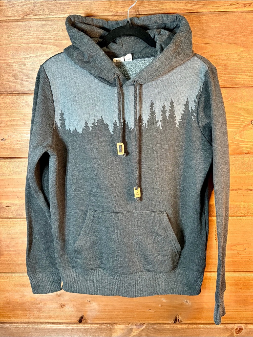 tentree Dark Gray Hooded Sweatshirt with Forest Skyline Size Small 💕🩶